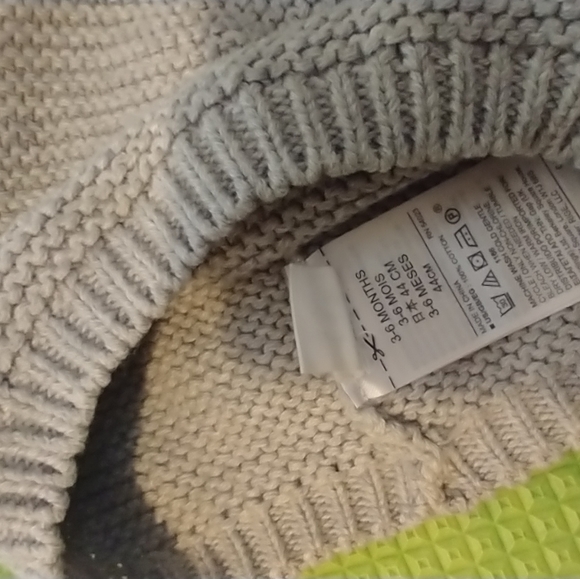 Baby Gap 3-6 month hat - Picture 2 of 2